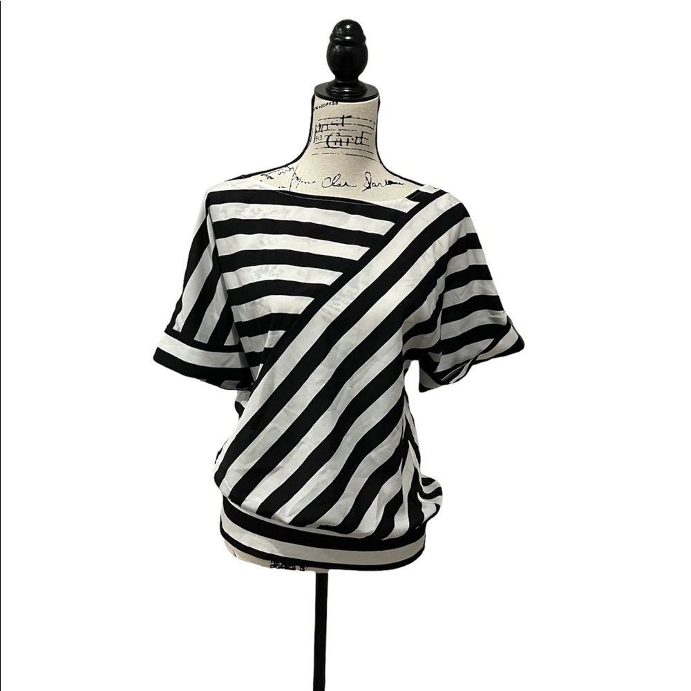 White House Black Market Top Size Small